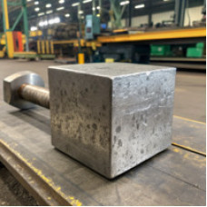 Быстрорежущая поковка 150x150 мм квадратная Р6М5 ТУ 14-1-1530-75